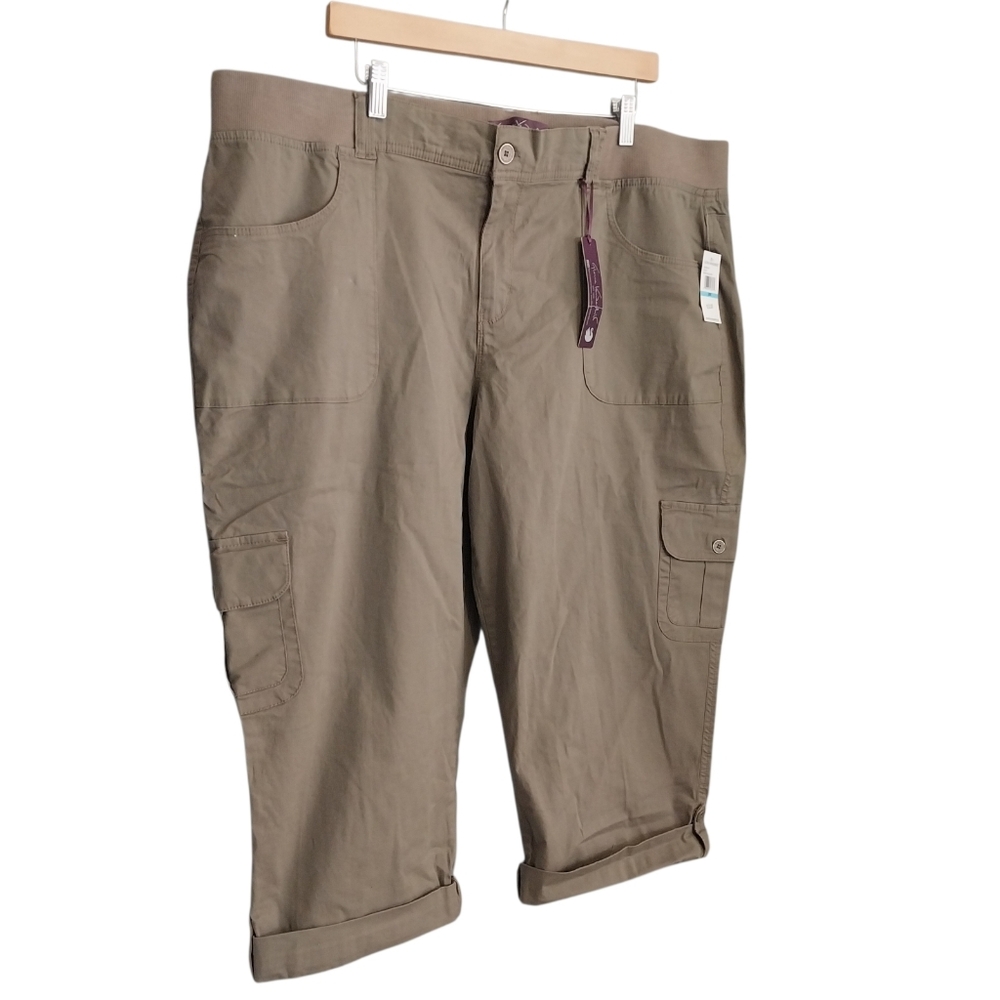 Gloria Vanderbilt Women's Plus Size 20 W Khaki Cargo NWT Causal Capris Pants - Picture 8 of 10